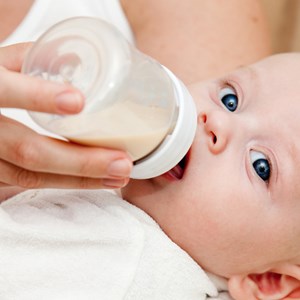 Những điều cần biết trước khi chọn mua sữa công thức cho bé